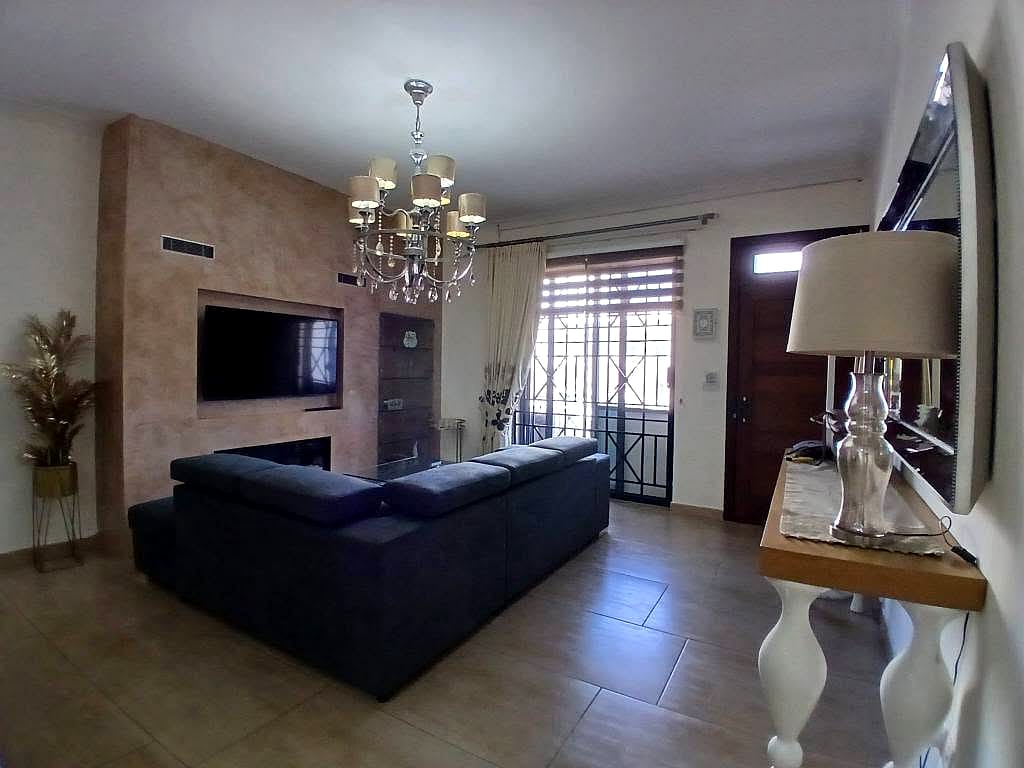 Apartment in Attard - 3 beds, 2 baths — 4