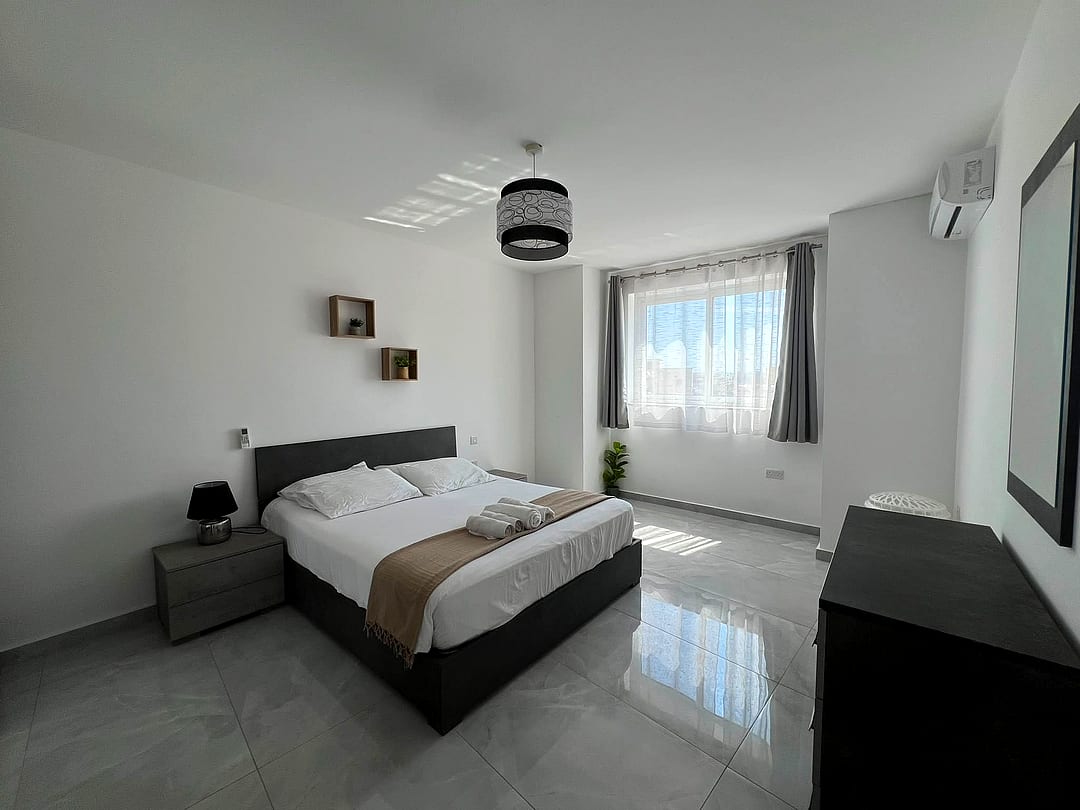 Apartment in Sliema - 2 beds, 2 baths — 1