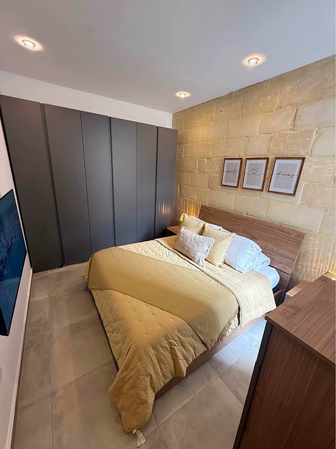 Apartment in Sliema - 2 beds, 2 baths — 1