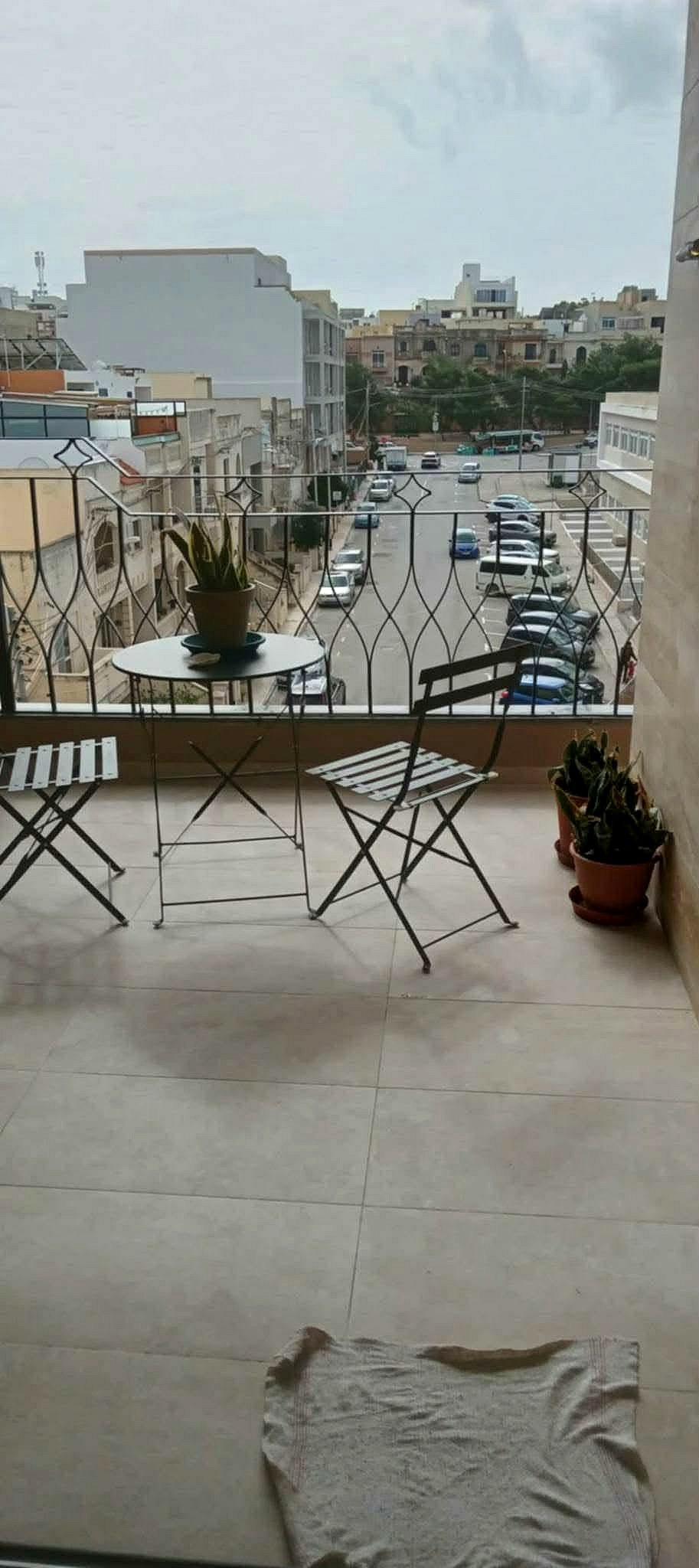 Apartment in Pembroke - 3 beds, 2 baths — 2
