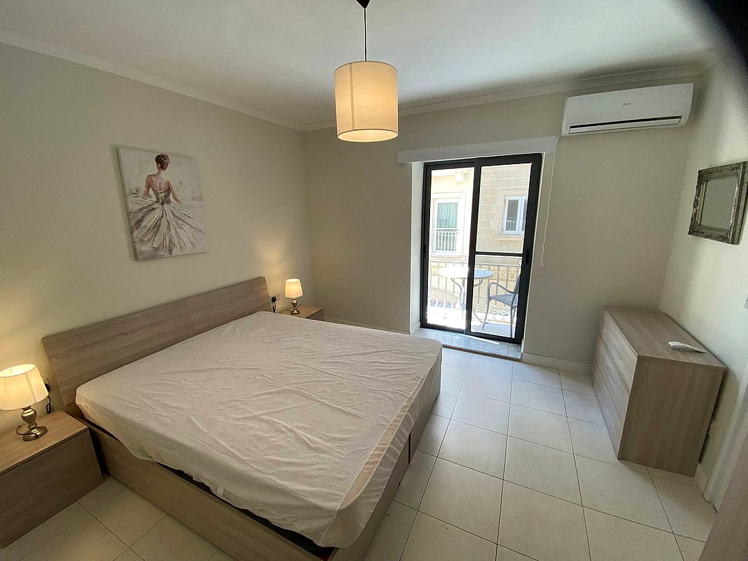 Apartment in Sliema - 3 beds, 2 baths — 3