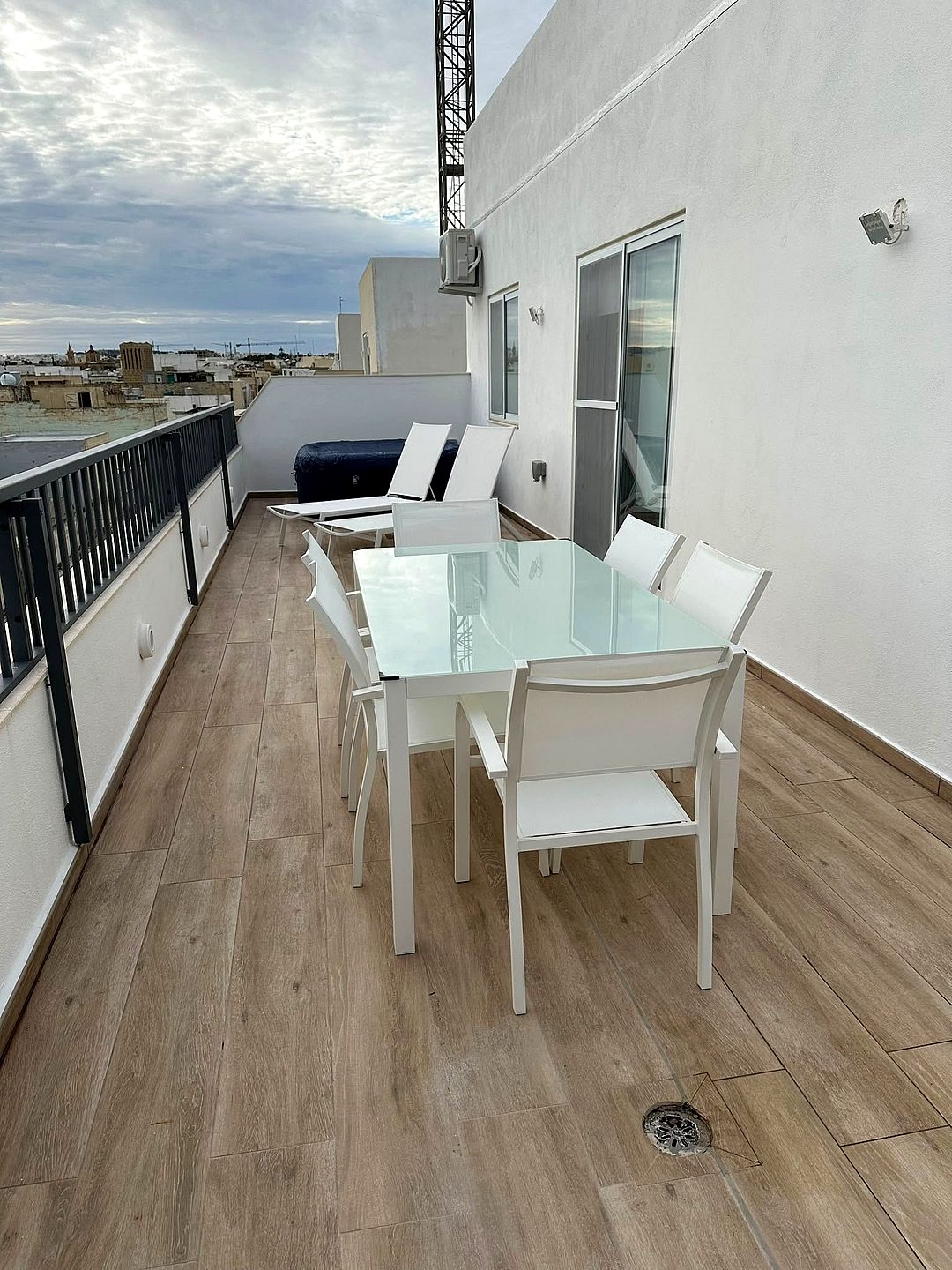 Penthouse in Birkirkara - 3 beds, 2 baths — 1