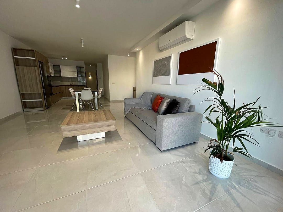 Apartment in Qawra - 3 beds, 2 baths — 1