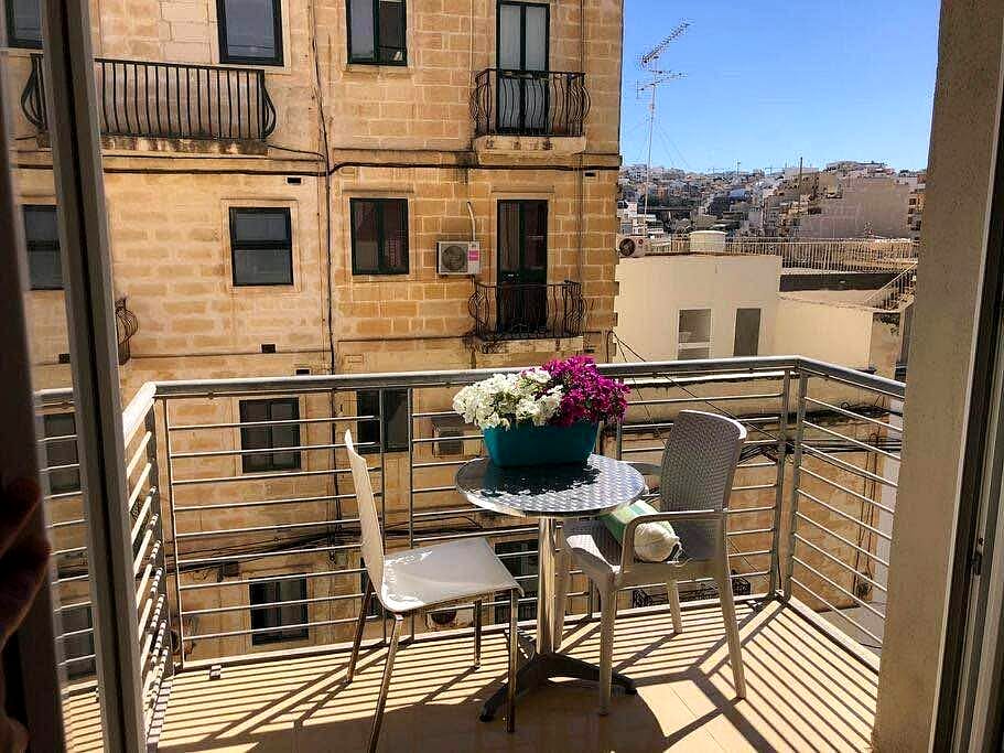 Apartment in Swieqi - 2 beds, 2 baths — 2