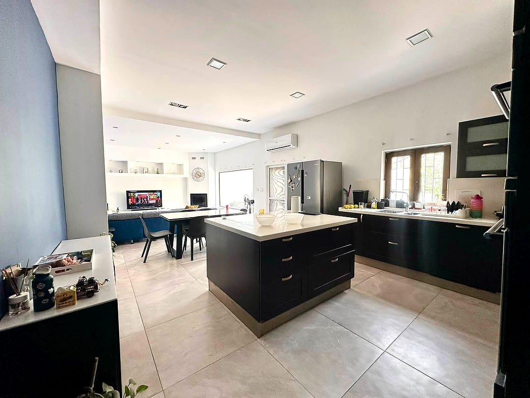 House in Zebbug - 5 beds, 5 baths — 4
