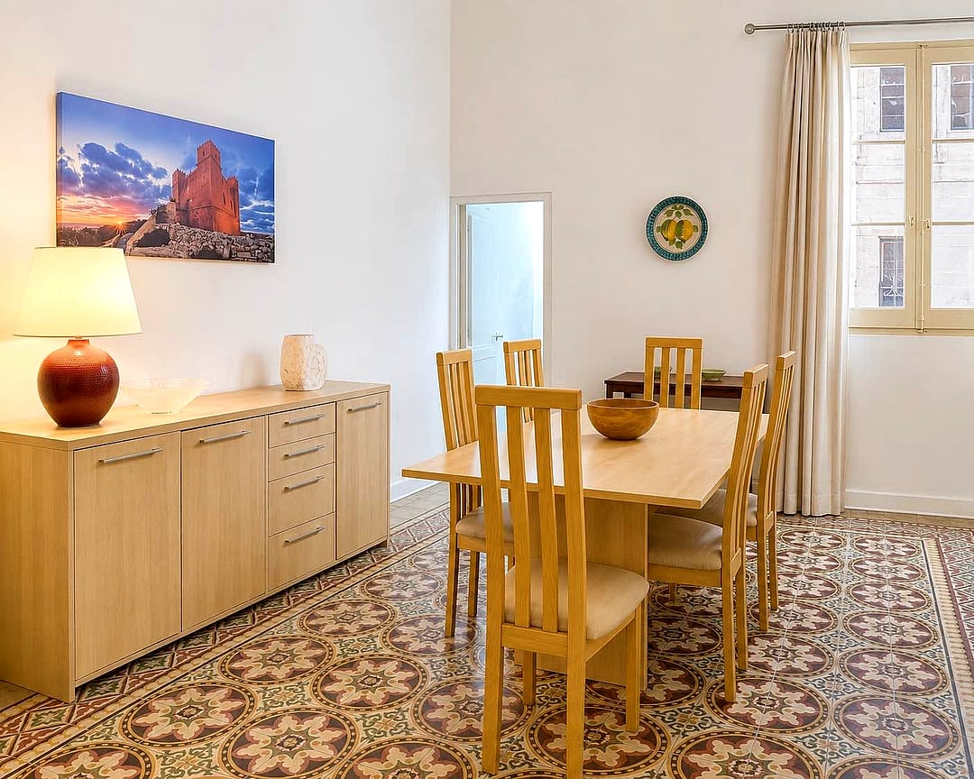 Apartment in Sliema - 2 beds, 2 baths — 1