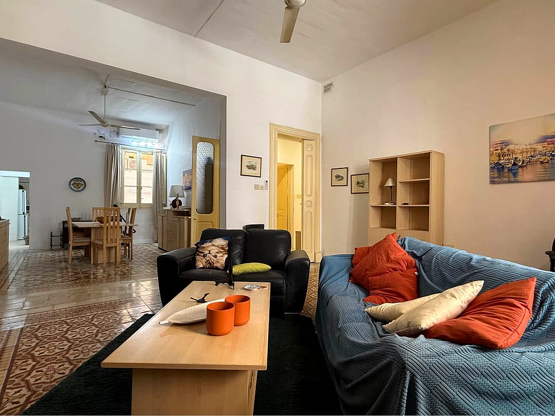 Apartment in Sliema - 2 beds, 2 baths — 1