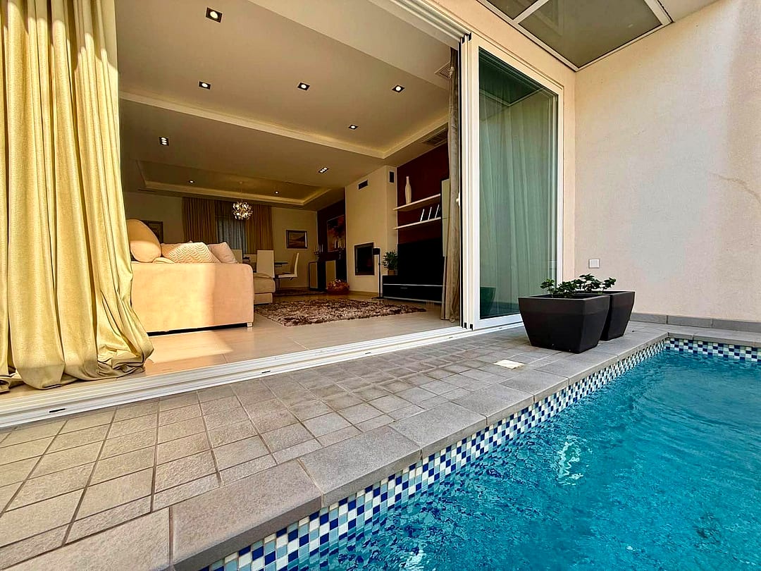 Villa in Attard - 5 beds, 2 baths — 4