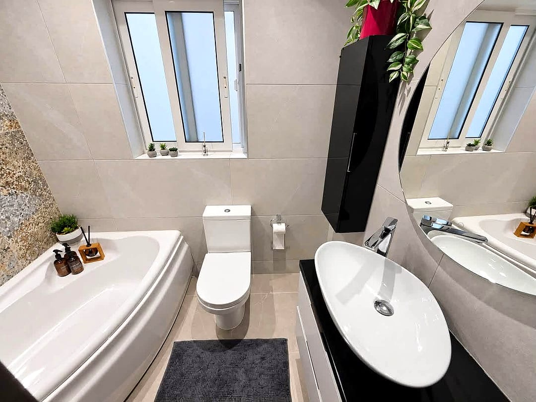 Apartment in Santa Venera - 3 beds, 2 baths — 5