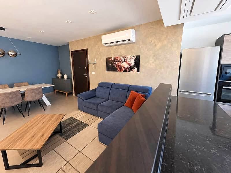 Apartment in Santa Venera - 3 beds, 2 baths — 3