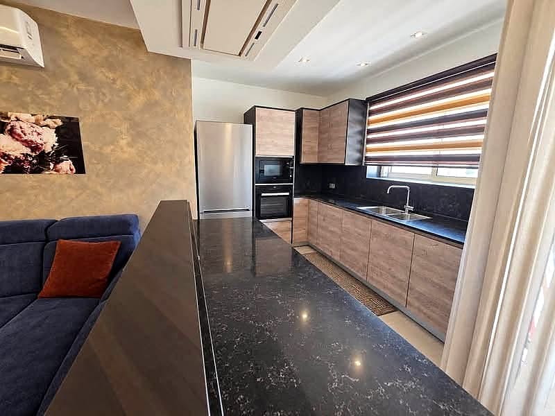 Apartment in Santa Venera - 3 beds, 2 baths — 2