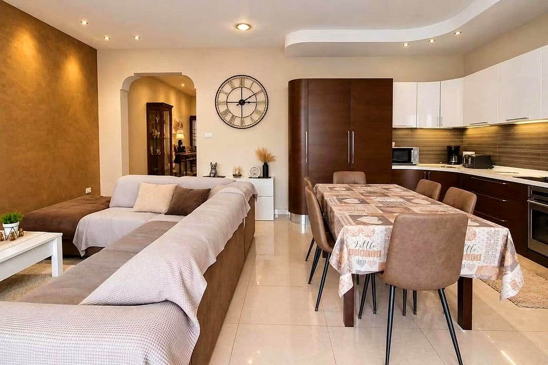 House in Fgura - 4 beds, 4 baths — 3