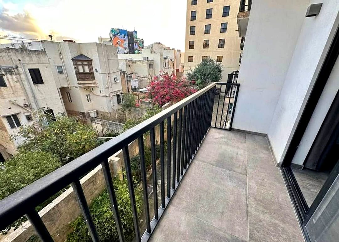 Apartment in Swieqi - 3 beds, 2 baths — 3
