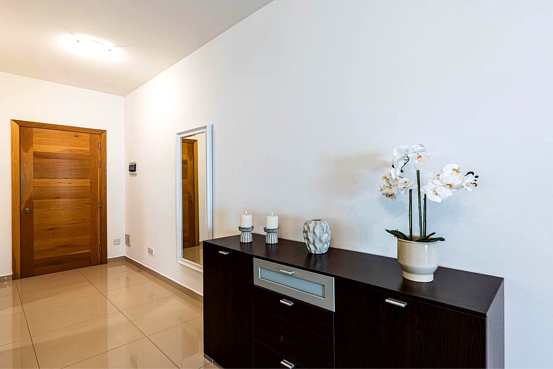 Apartment in Swieqi - 3 beds, 2 baths — 4