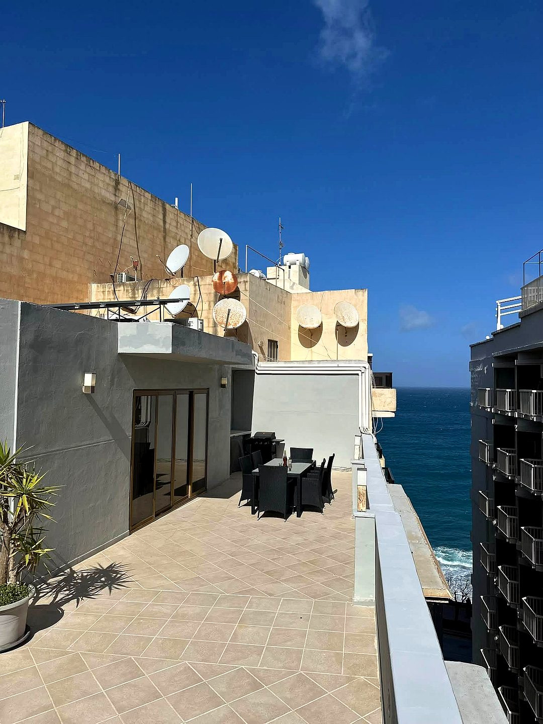 Penthouse in Sliema - 3 beds, 2 baths — 2