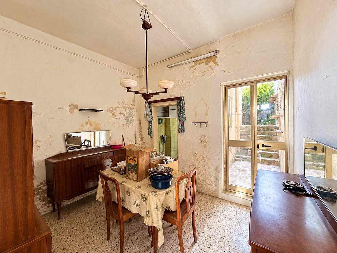 Townhouse in Tarxien - 2 beds — 3