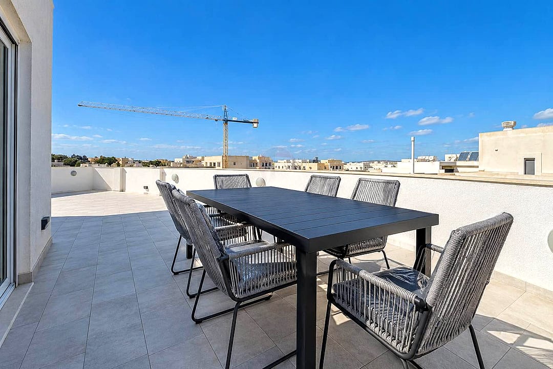 Penthouse in Swieqi - 3 beds, 2 baths — 4