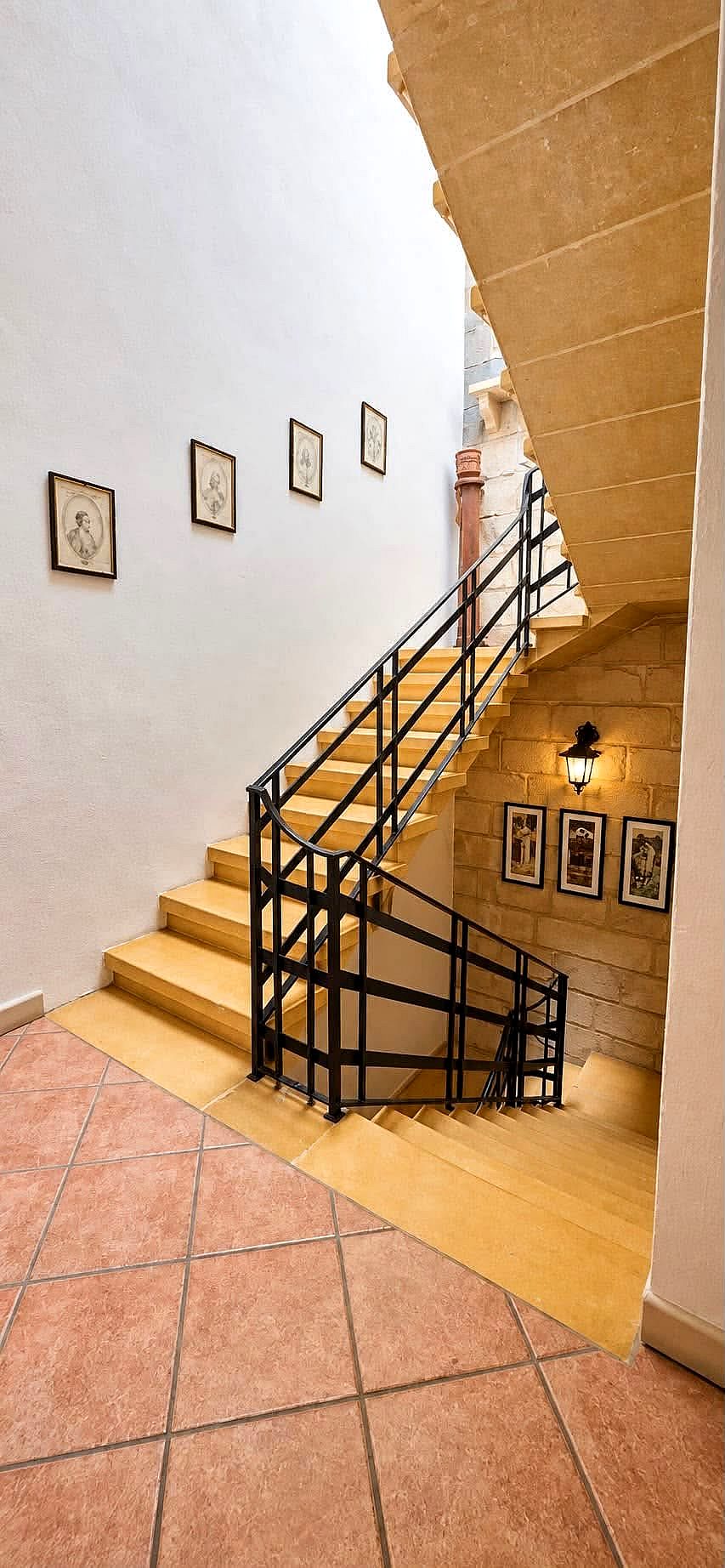 Townhouse in Cospicua - 5 beds, 2 baths — 2