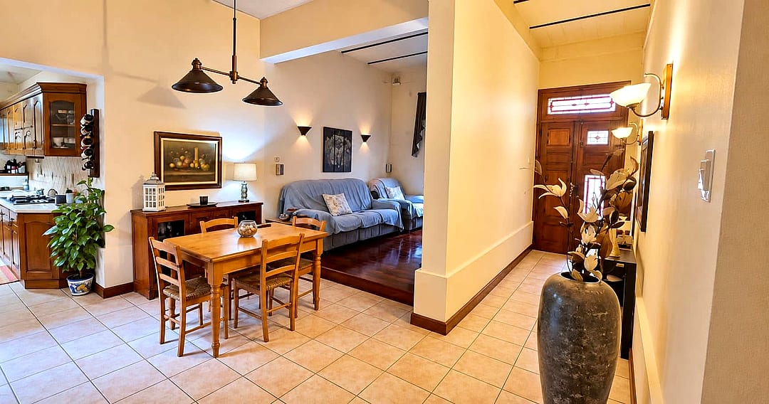 Townhouse in Cospicua - 5 beds, 2 baths — 5