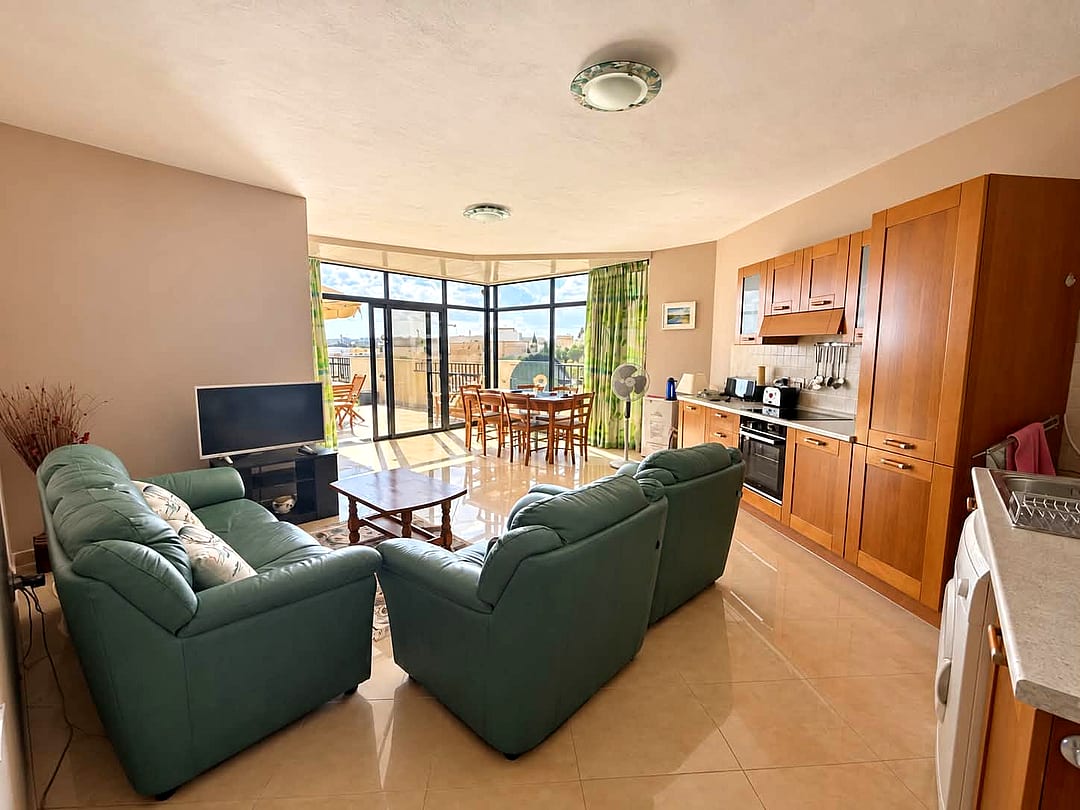 Apartment in Gzira - 3 beds, 2 baths — 1