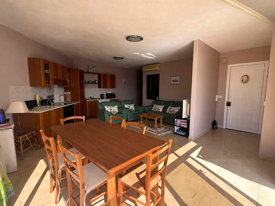 Apartment in Gzira - 3 beds, 2 baths — 2
