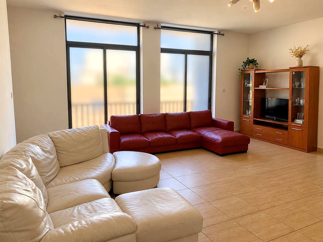 Apartment in Fgura - 3 beds, 2 baths — 2