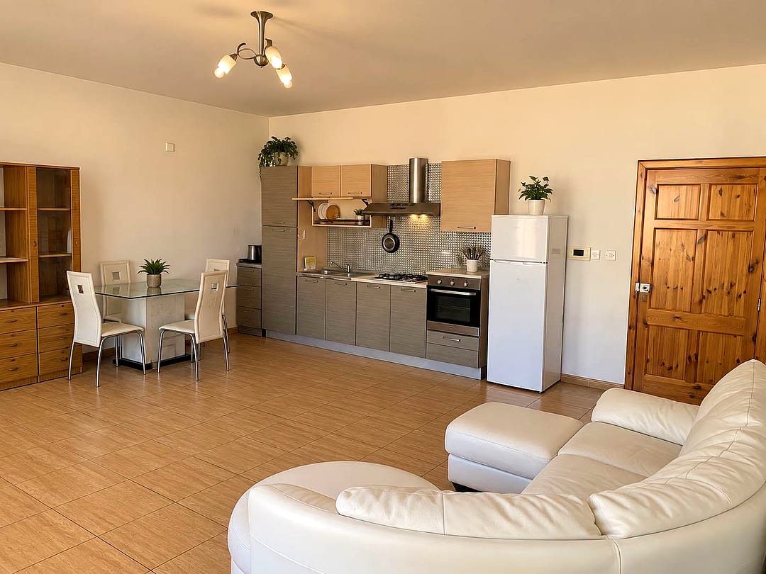 Apartment in Fgura - 3 beds, 2 baths — 1