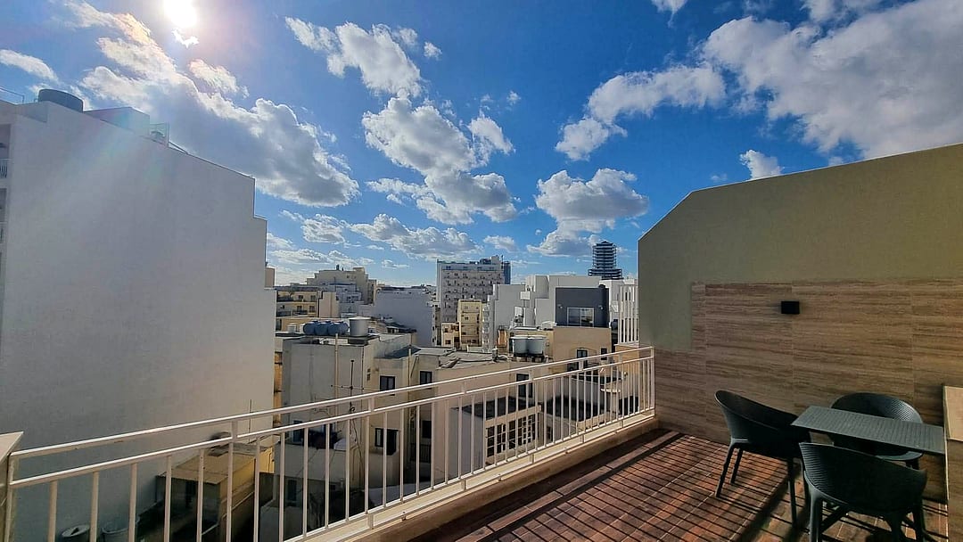 Penthouse in Gzira - 2 beds, 1 bath — 1