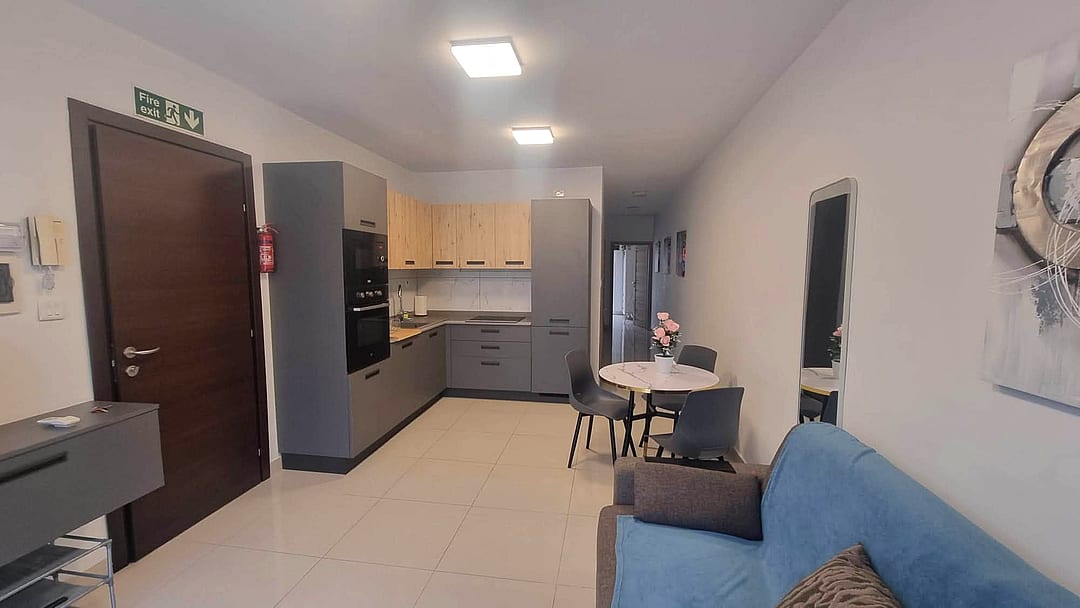 Penthouse in Gzira - 2 beds, 1 bath — 5