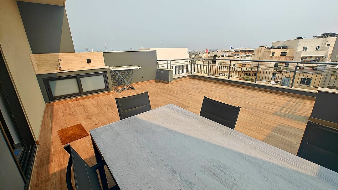 Penthouse in Naxxar - 3 beds, 2 baths — 2