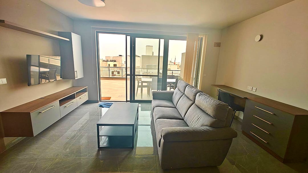 Penthouse in Naxxar - 3 beds, 2 baths — 3