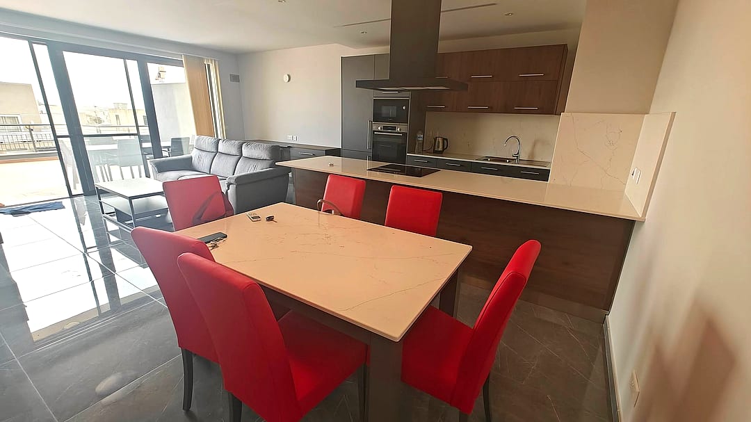 Penthouse in Naxxar - 3 beds, 2 baths — 5