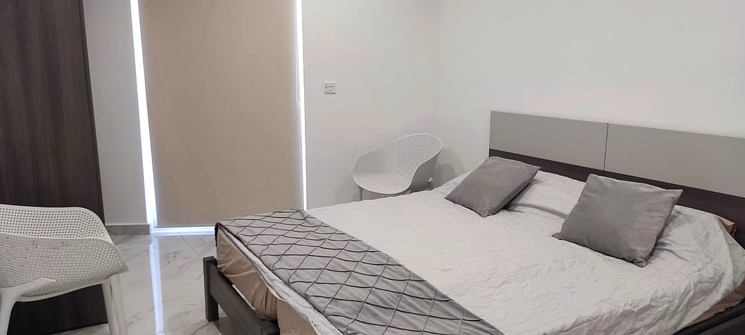 Apartment in St Julian's - 3 beds, 2 baths — 1