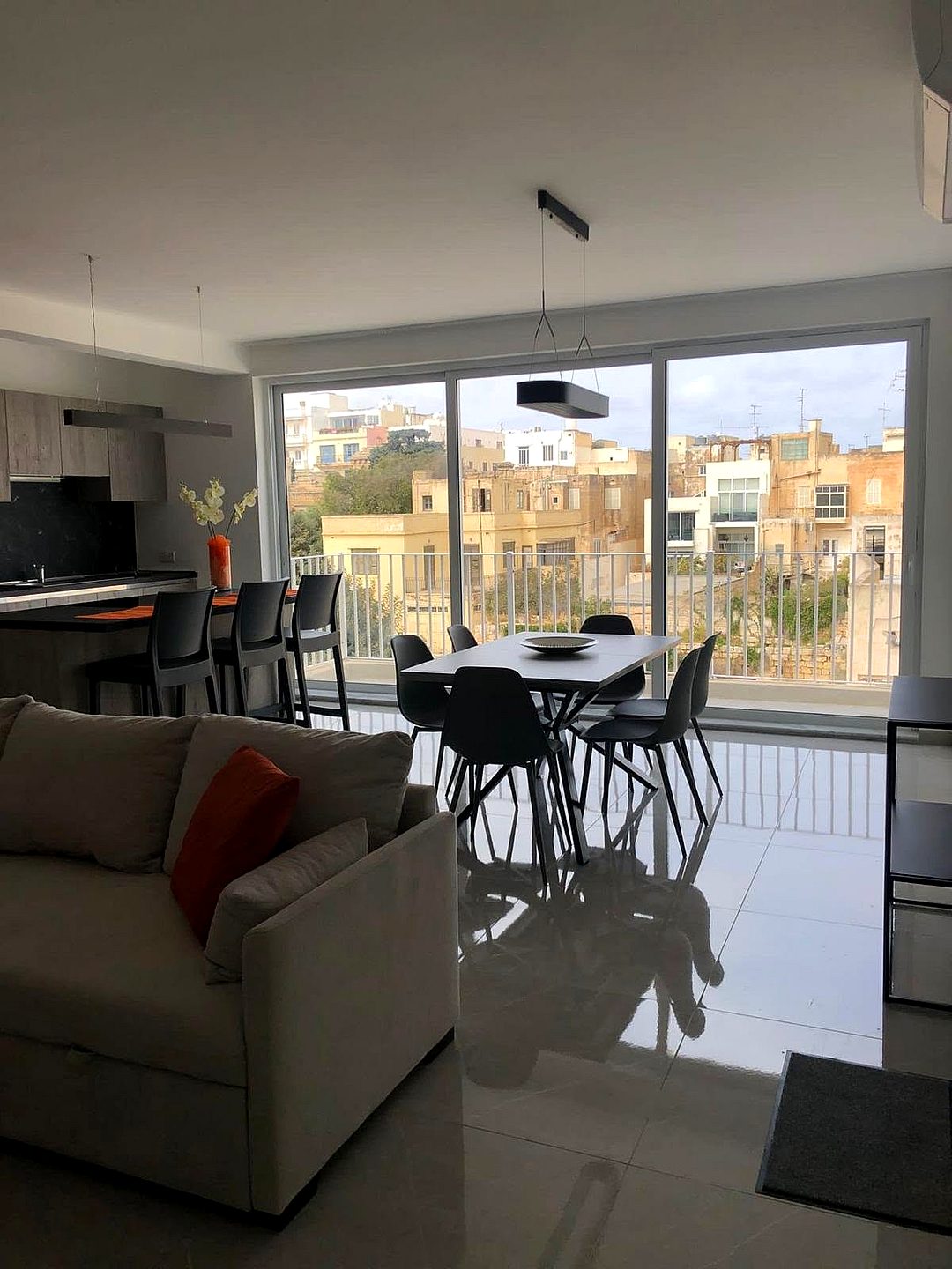 Apartment in Sliema - 2 beds, 3 baths — 3