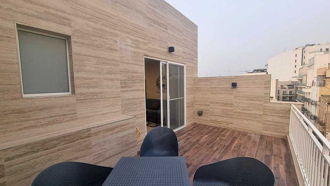 Penthouse in Gzira - 2 beds, 1 bath — 2