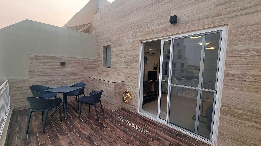 Penthouse in Gzira - 2 beds, 1 bath — 4