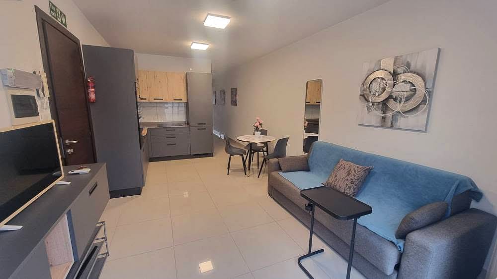 Penthouse in Gzira - 2 beds, 1 bath — 1