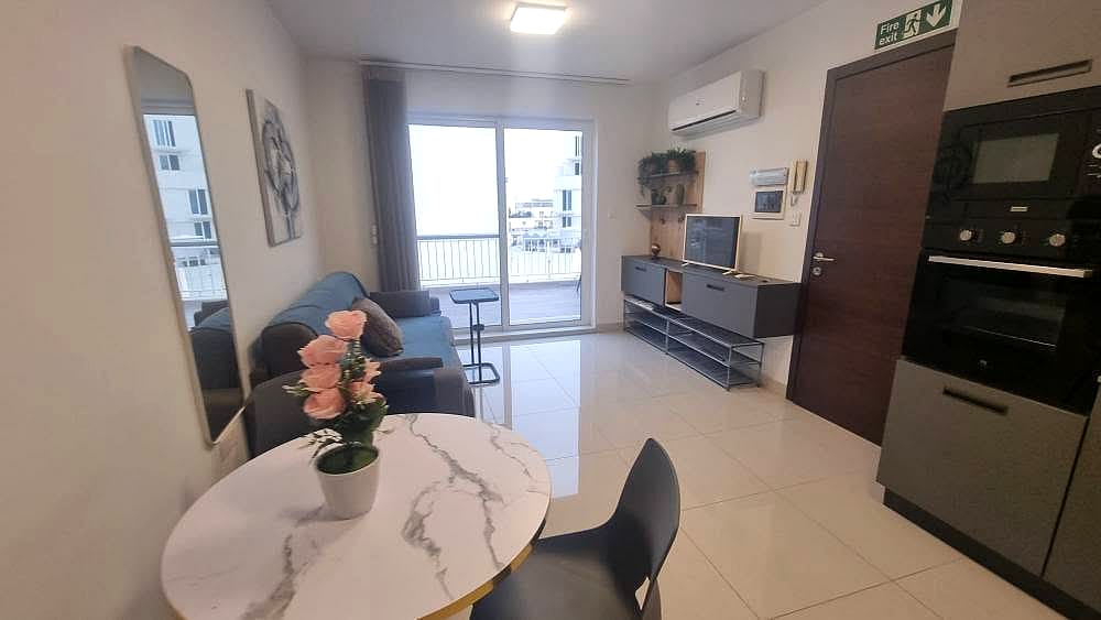 Penthouse in Gzira - 2 beds, 1 bath — 2