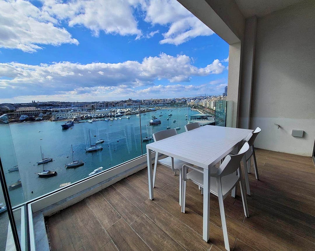 Apartment in Sliema - 2 beds, 3 baths — 1
