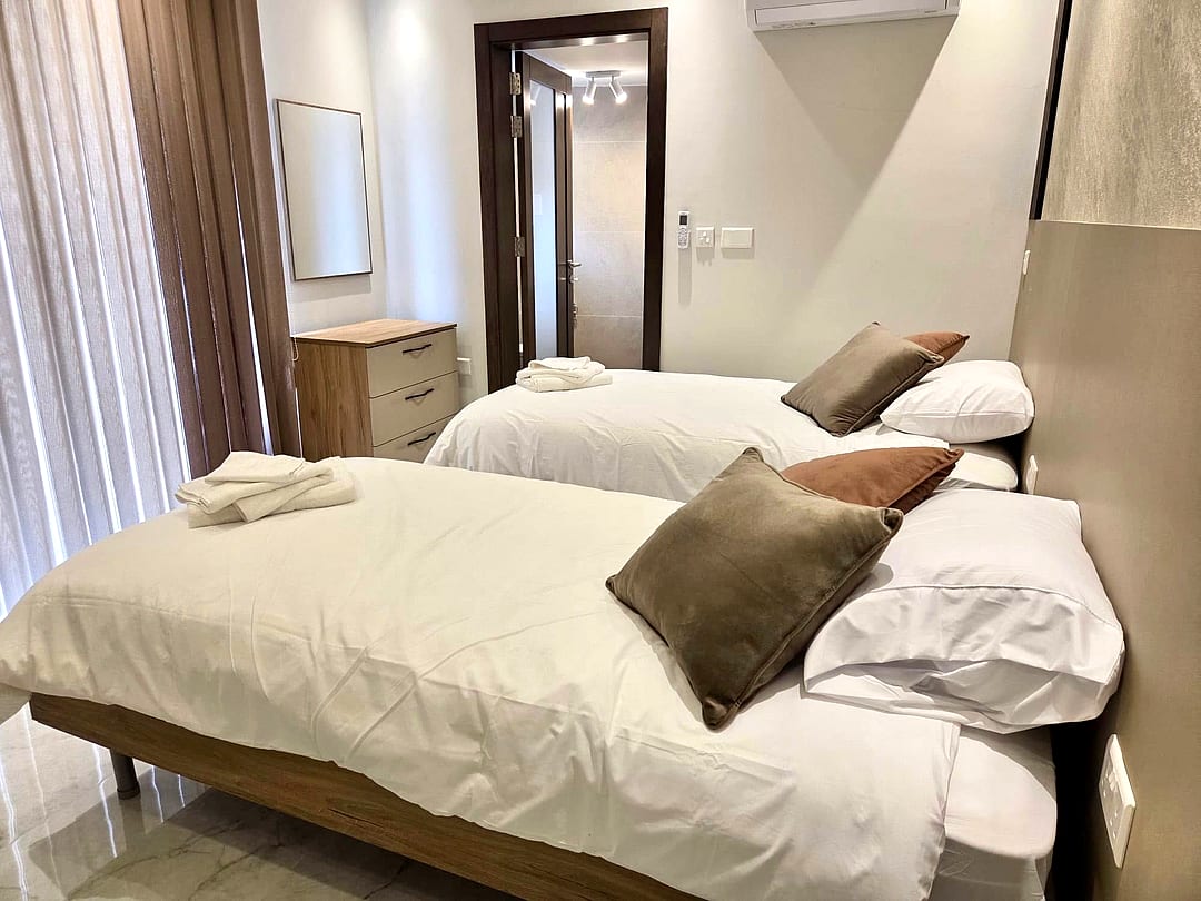 Penthouse in Gzira - 3 beds, 2 baths — 5