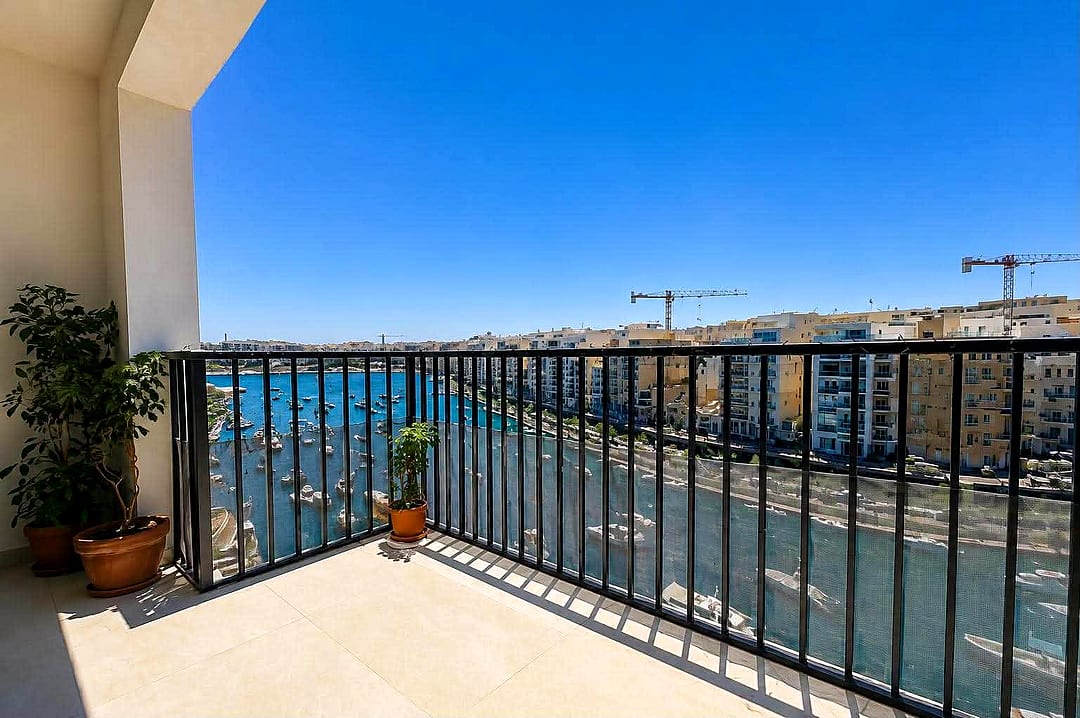Apartment in St Julian's - 3 beds, 3 baths — 4