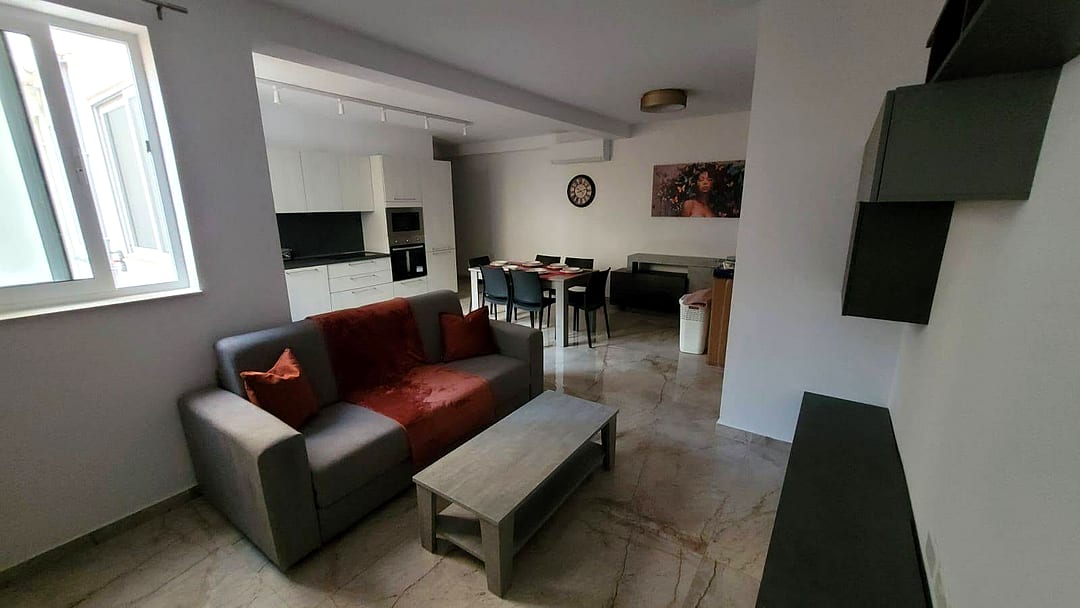 Apartment in Gzira - 3 beds, 2 baths — 1