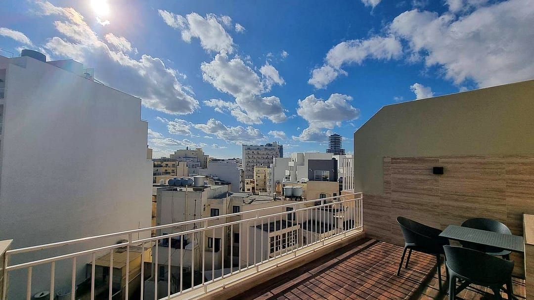 Penthouse in Gzira - 2 beds, 1 bath — 1