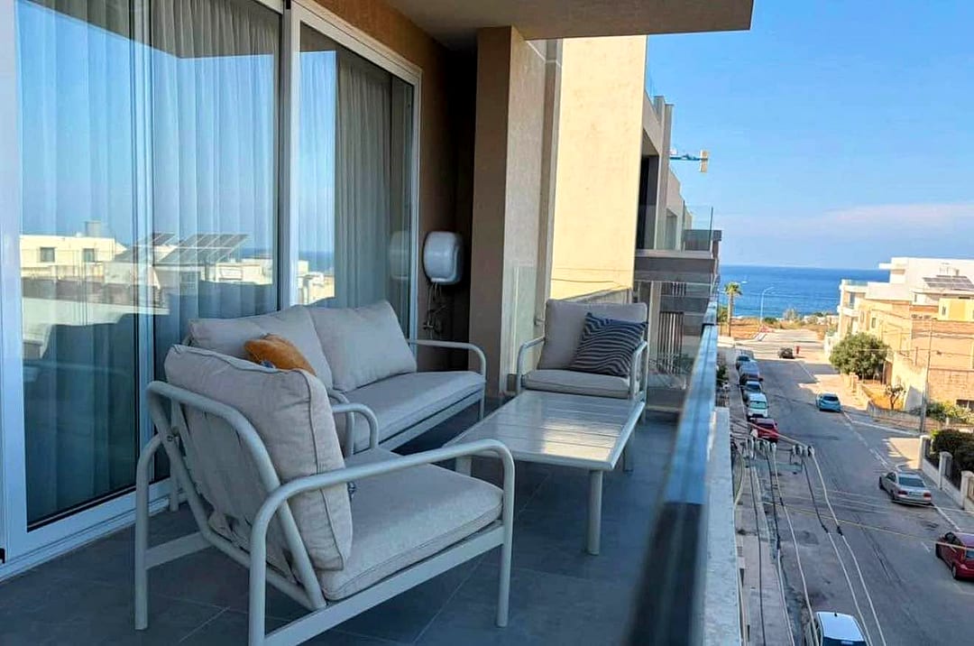 Apartment in Pembroke - 3 beds, 2 baths — 1
