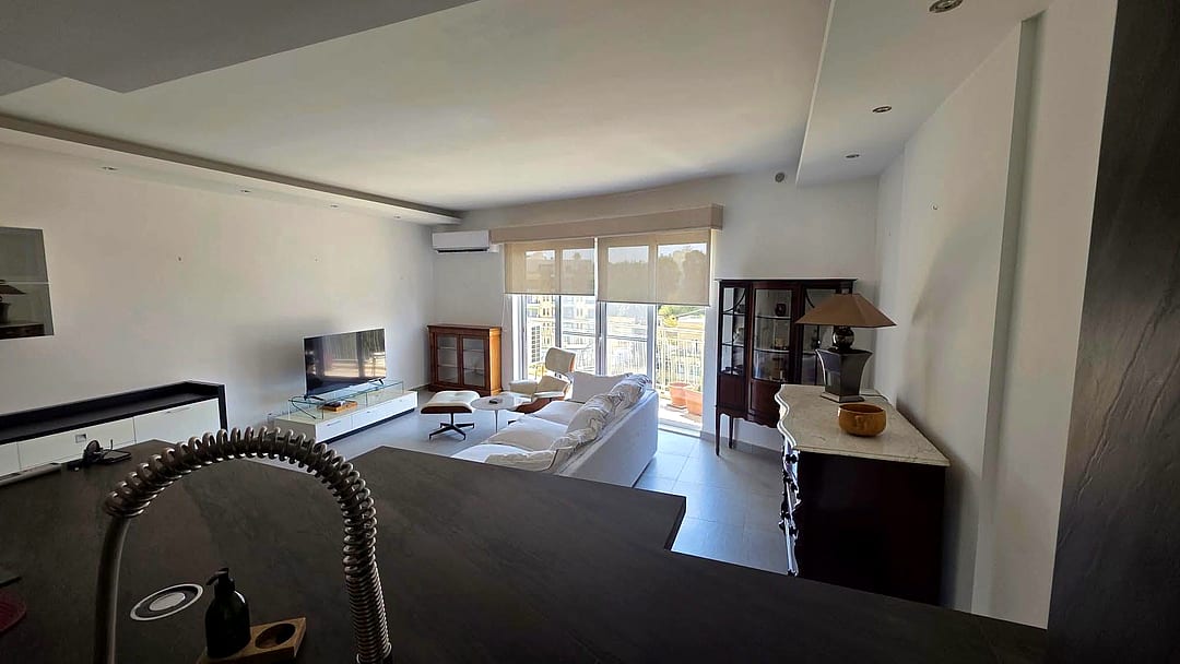 Apartment in St Julian's - 3 beds, 2 baths — 5