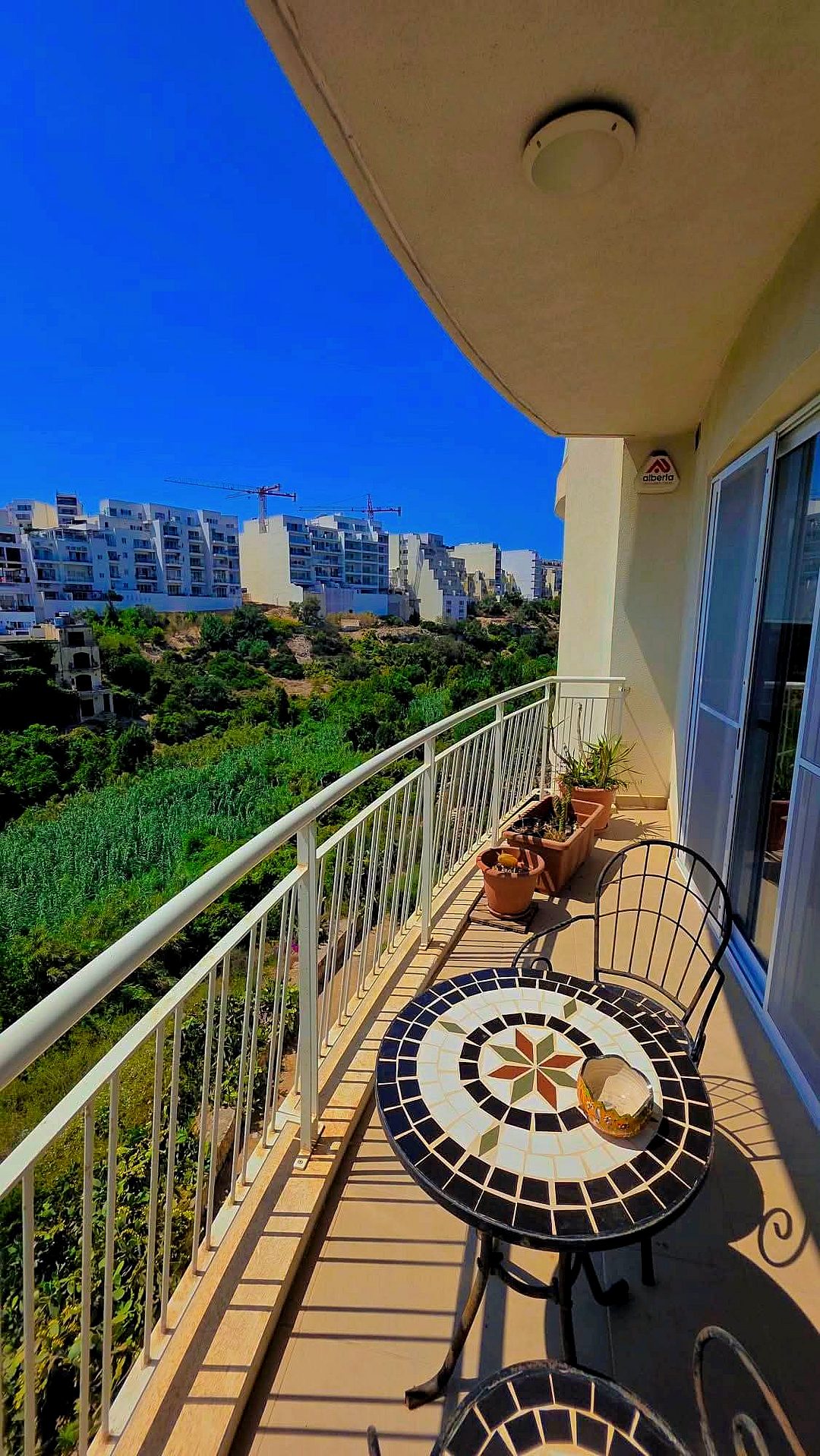 Apartment in St Julian's - 3 beds, 2 baths — 2