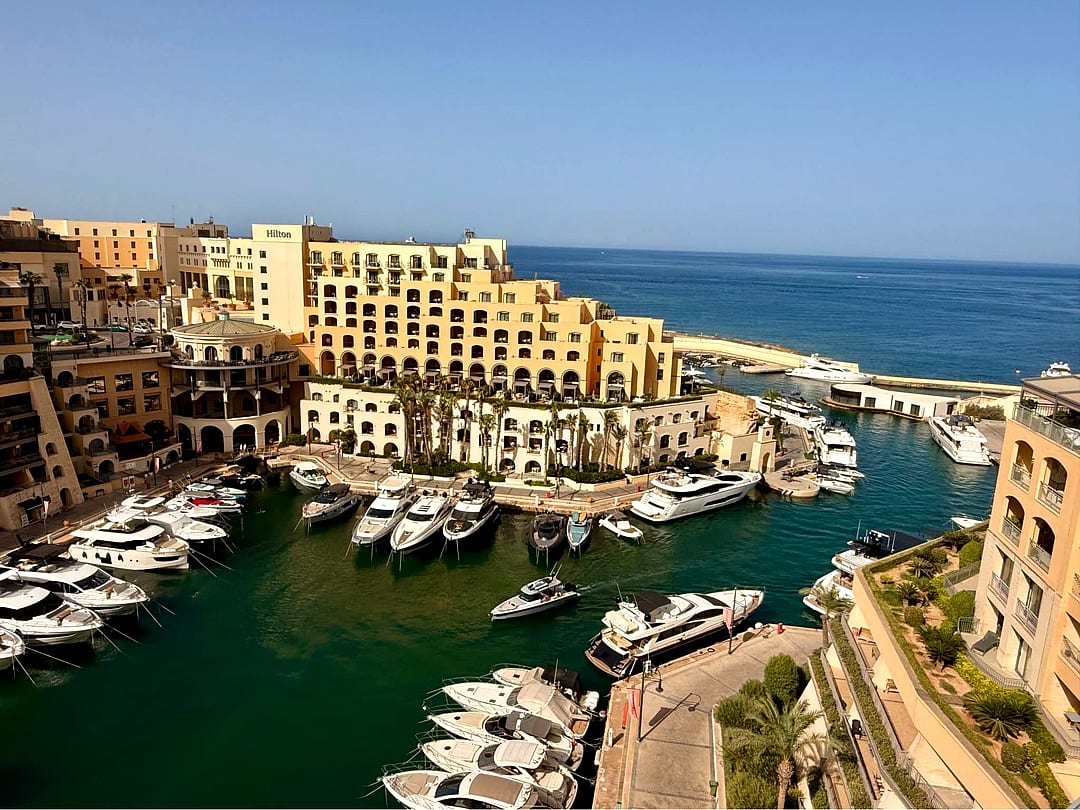 Penthouse in St Julian's - 3 beds, 3 baths — 1