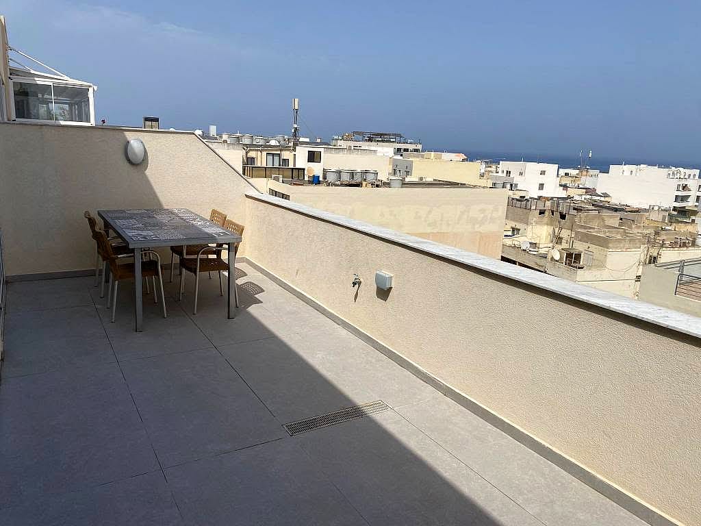Apartment in Qawra - 2 beds, 2 baths — 1