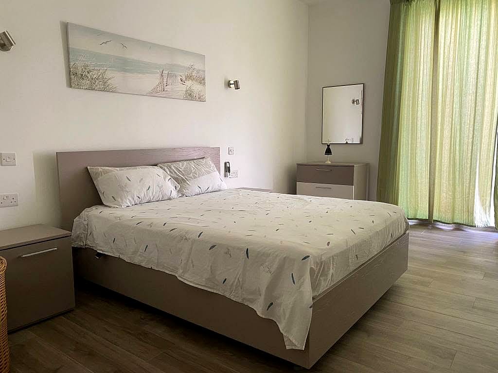 Apartment in Qawra - 2 beds, 2 baths — 4