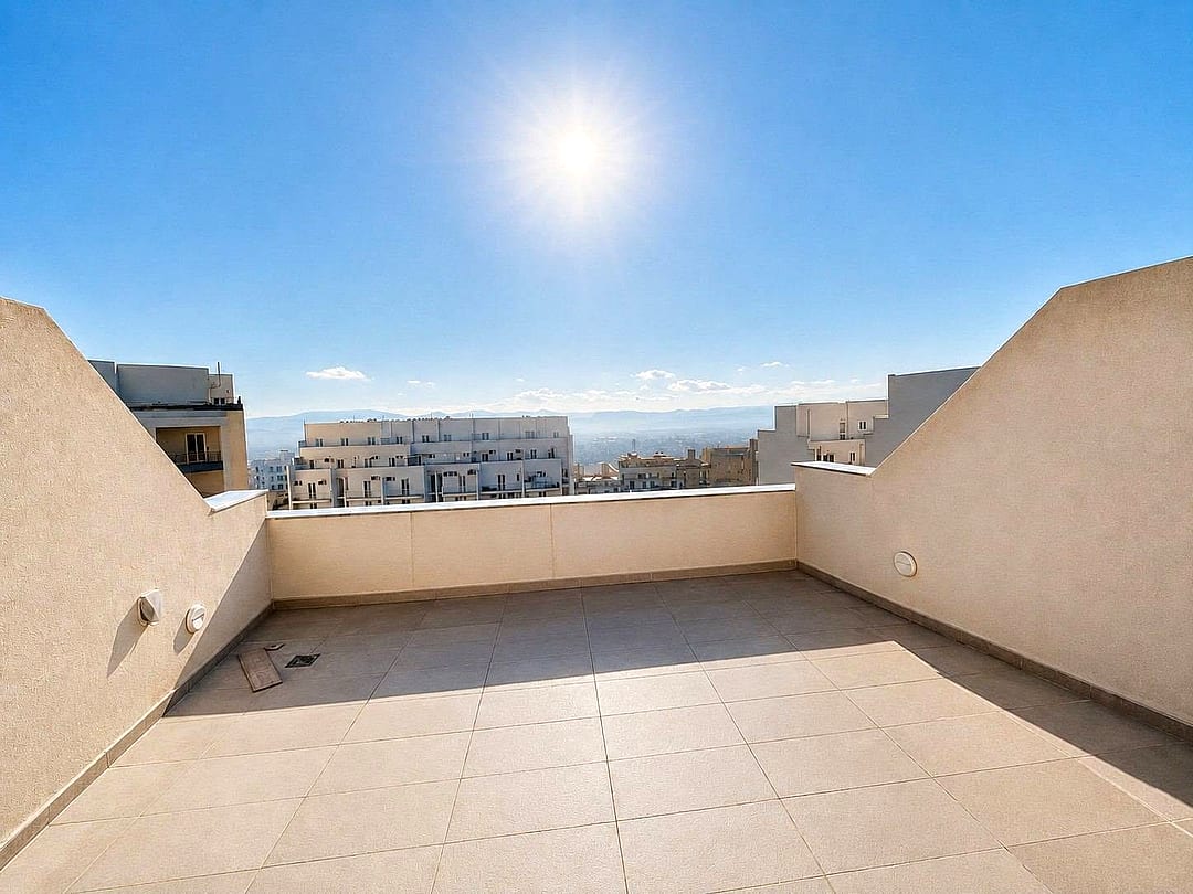 Penthouse in Qawra - 2 beds, 2 baths — 3